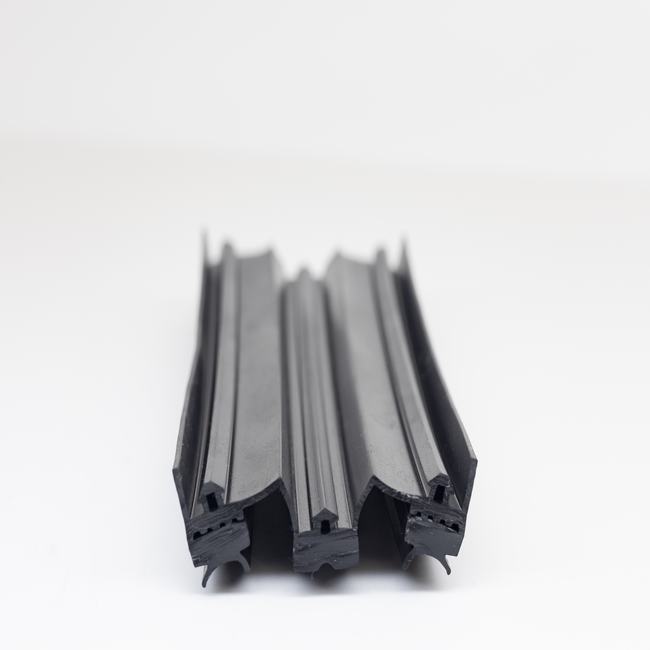 Lakadee ke Daravaaje Aur Khidakee Kee Seelen